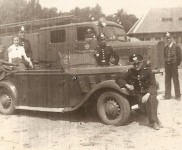 1943 auto van de commandant op het veld PvFucht 800x533