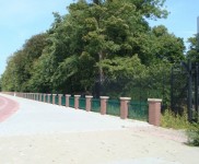 2011 vernieuwde hek langs sloot  Waaldorperweg 1 600x400