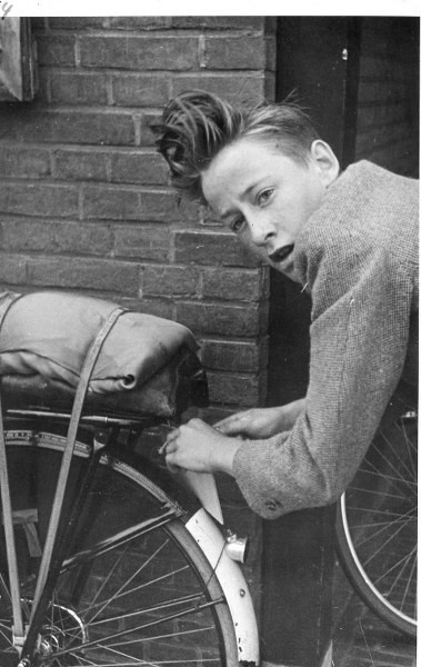 1954 01 voorbereiding fietsenrally 6186 379x600