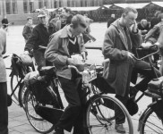 1955 12 vertrek ploeg fietsenrally 6166 600x374