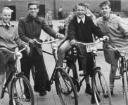1955 14 vertrek ploeg fietsenrally 6178 600x378