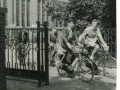 1956 14 vertrek fietsenrally 6153 398x600