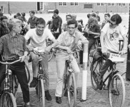 1965 vertrek fietsenrally 4926 600x393