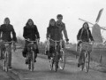 1975 fietsenrallyteam met Lucas Bolsius 3 600x363