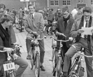 1964 10 vertrek fietsenrally 4762 600x365
