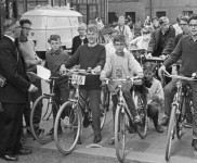 1964 34 vertrek fietsenrally 4968 600x398