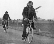 1975 fietsenrallyteam met Lucas Bolsius 5 600x508