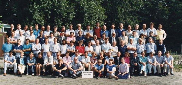 1987 groepsfoto personeel 600x281