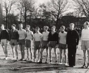 1954 wedstrijd gym B   rest AC met prefect van Oort sj en A Scheffer 600x414