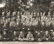 1940 alle Katwijkers voor de ontruiming met nrs en namen foto Nol Simons 320x176