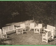 1941 Denneheuvel  zelfgemaakte tuinmeubels foto Joop Nieuwland