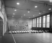 1954 de nieuwe gymzaal in gebruik genomen 3472x 600x451