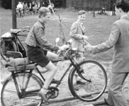 1954 08 vaardigheidsproef  fietsenrally 6187 425x600