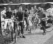 1965 vertrek fietsenrally 4910 600x366