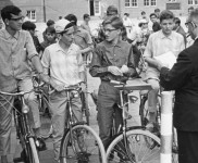 1965 vertrek fietsenrally 4915 600x386