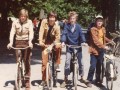 1975 fietsenrallyteam met Lucas Bolsius 1 600x511