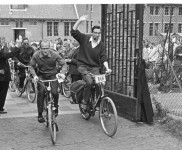 1964 10 vertrek fietsenrally 4979 600x382