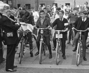 1964 23a vertrek fietsenrally 4962 600x444