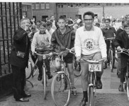 1964 24 vertrek fietsenrally 4963 600x379