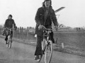 1975 fietsenrallyteam met Lucas Bolsius 5 600x508
