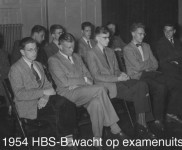 1954 HBS wacht op uitslag 600x385