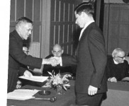 1963 diplomauitreiking P van Litsenburg en 063 600x448