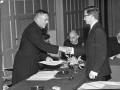 1963 diplomauitreiking P van Litsenburg en 072 600x433