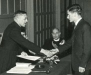 1963 diplomauitreiking p van Litsenburg en Jef Gevers 600x394