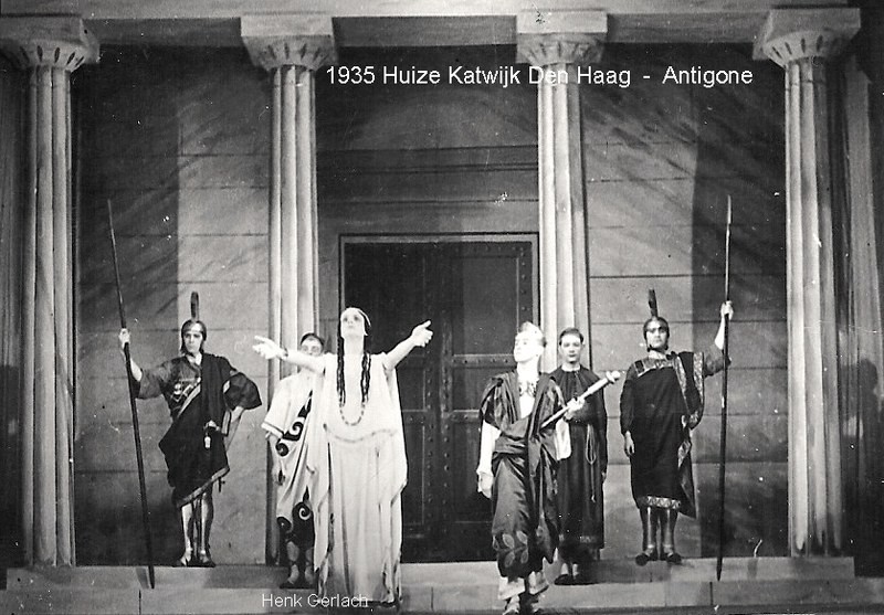 1935 Antigone uitgevoerd door Katwijkers op AC  Nol Simons 800x557