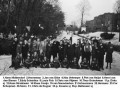 1931 schaatsen op de sloot hoek Raamweg   t Hoenstraat met nrs en namen  foto van Henri van den Biesen 800x584