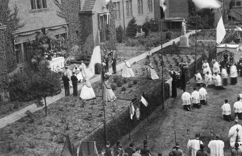 1931 jaarlijkse processie samen met externen 800x515